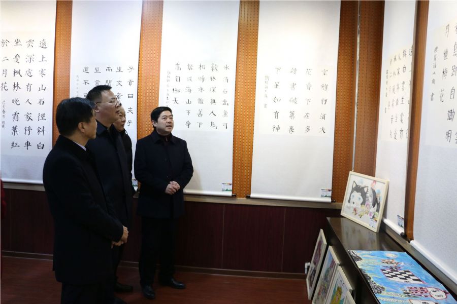 “纪念中华人民共和国成立七十周年――华阴市首届少年儿童书画展"今天在文化馆隆重开幕!