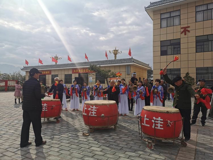 华阴市文化馆在太华办永宁村举行分馆挂牌仪式